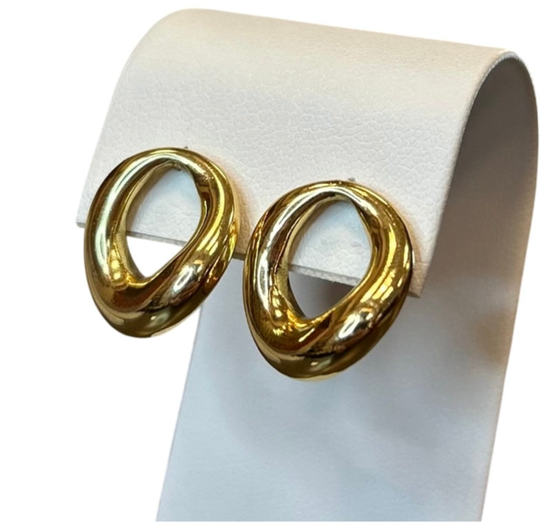 Elegant Oval Stud