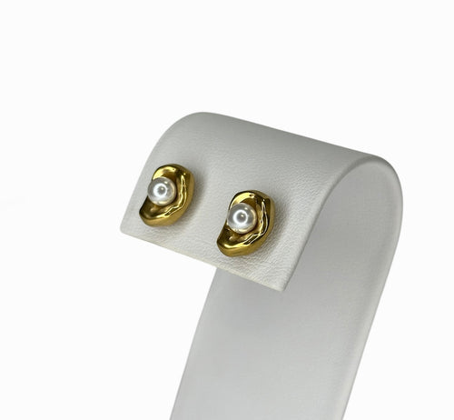 Freeform Pearl Earring