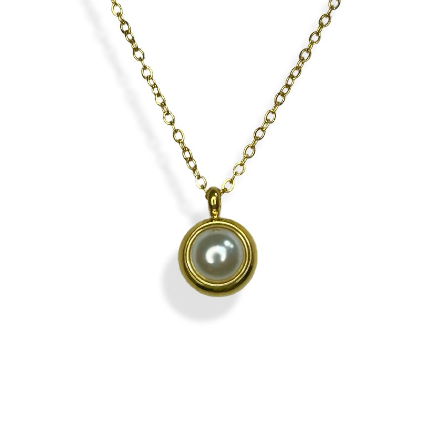Gold Outline Pearl Necklace