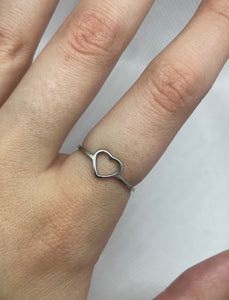 Silver single rounded heart ring