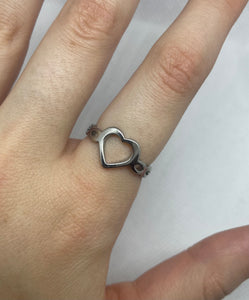 Silver circle banded heart ring