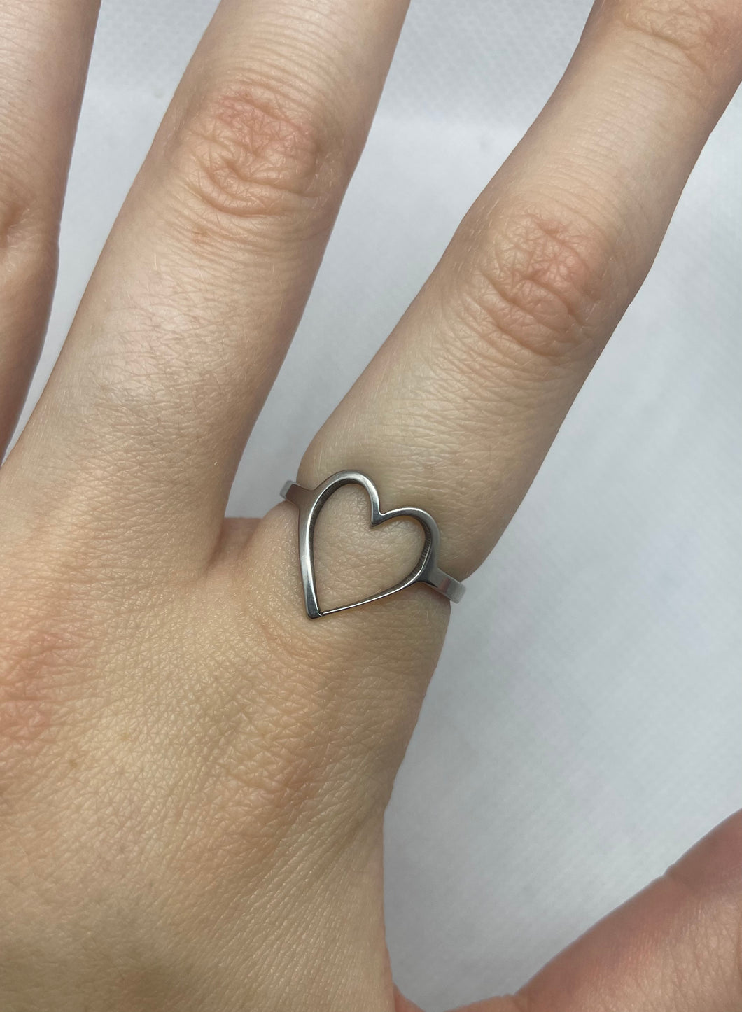 Silver single sharp heart ring
