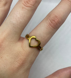 Gold circle banded heart ring