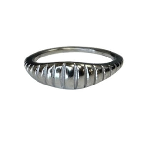 Little Croissant Ring