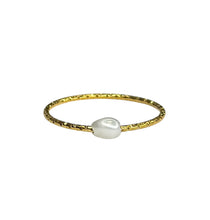 Simple Pearl Ring